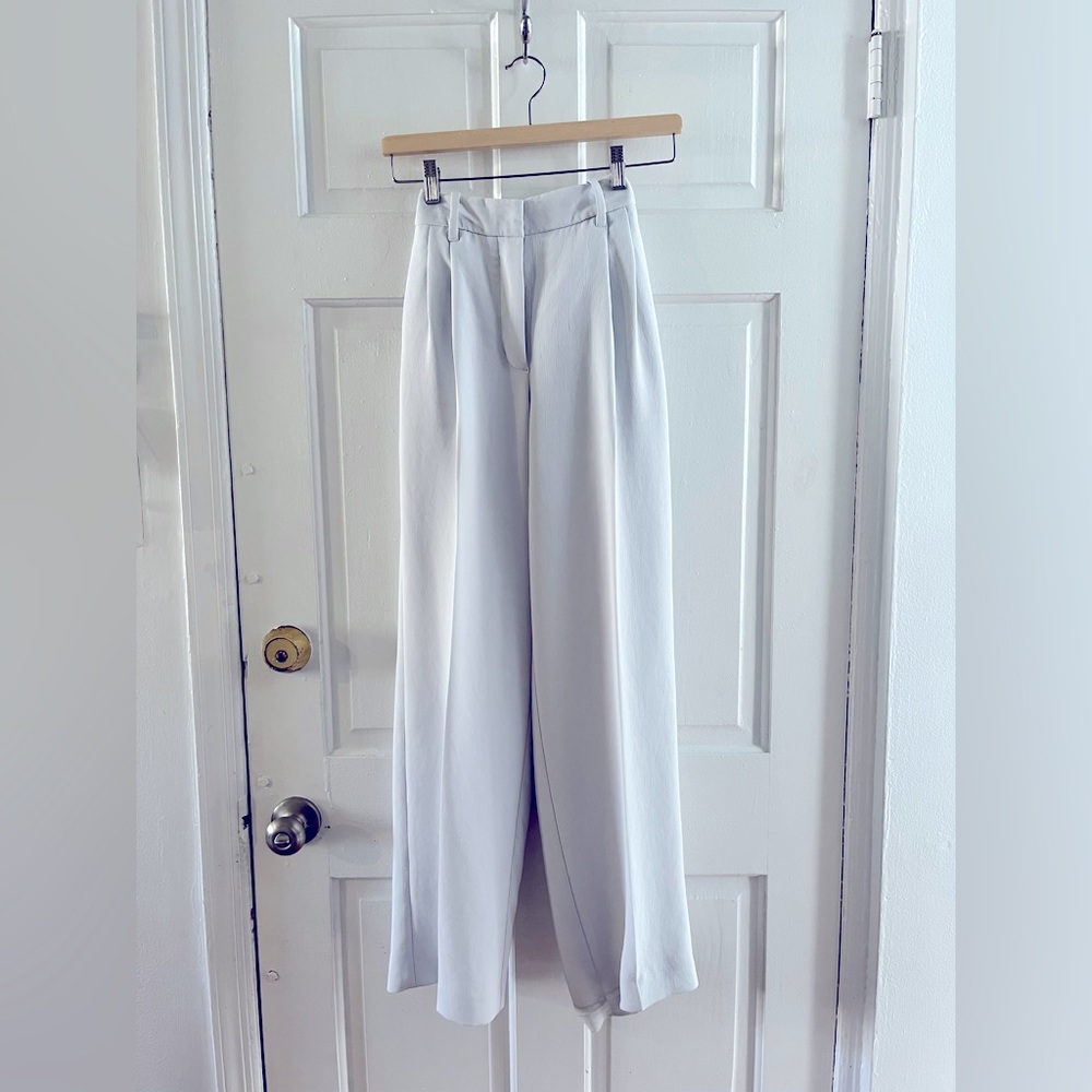 Aritzia Effortless Pant in Frozen Grey Crepette, Wilfred, Size 2